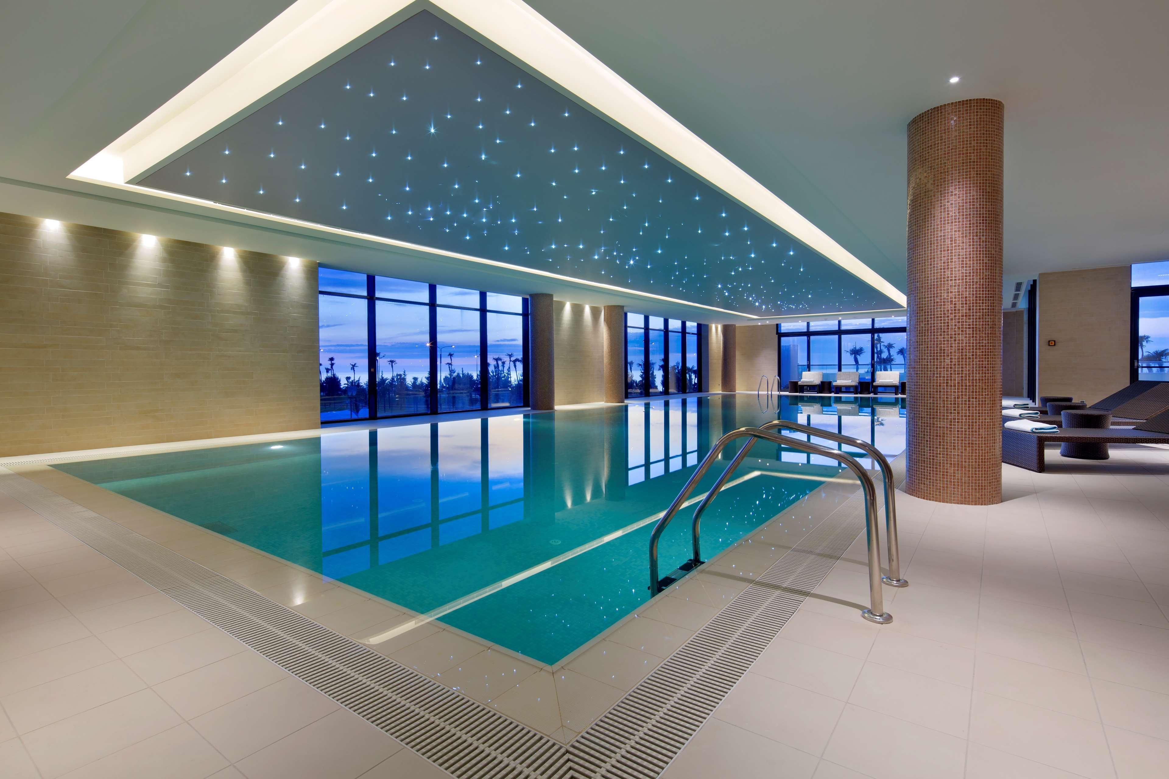 ホテル ヒルトン バトゥミ バトゥーミ エクステリア 写真 The pool at the Westin Palace, Brussels