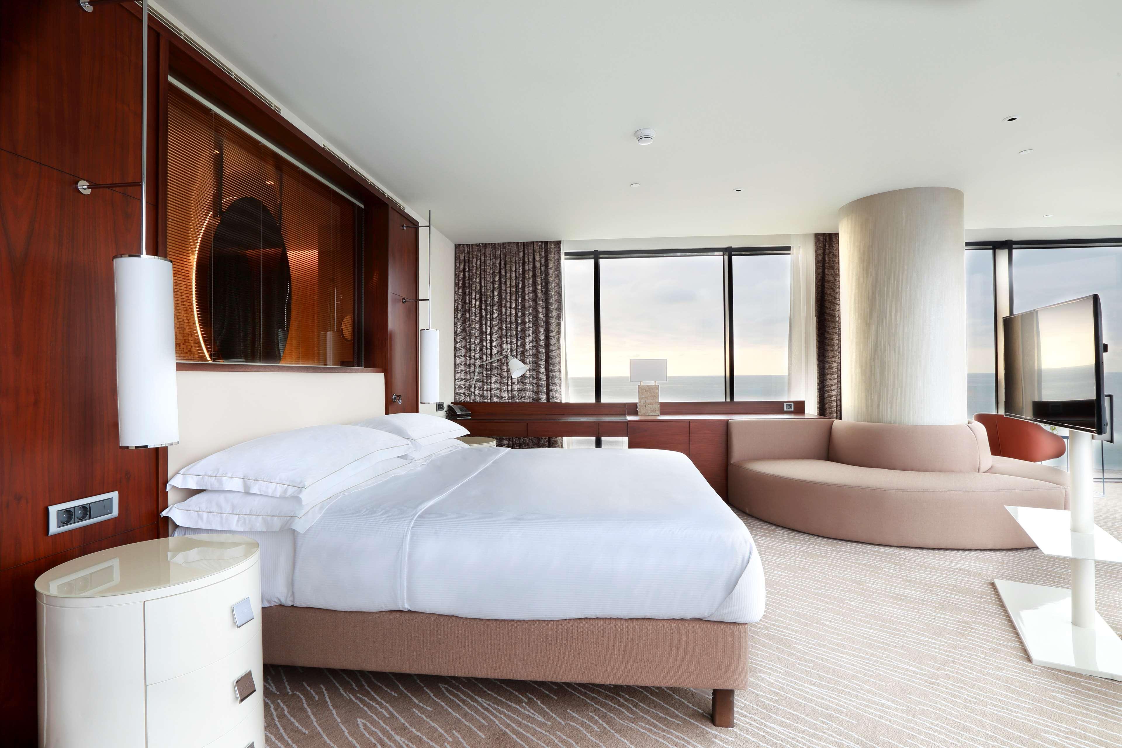 ホテル ヒルトン バトゥミ バトゥーミ エクステリア 写真 A suite at the hotel