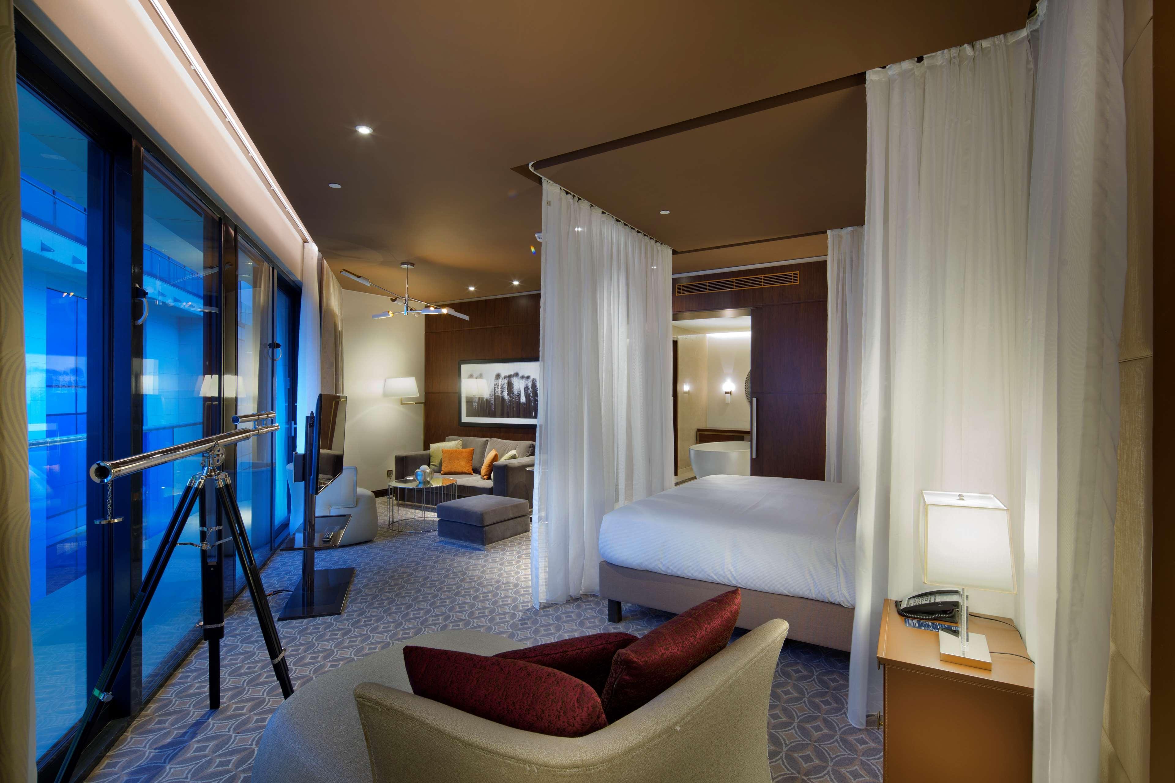 ホテル ヒルトン バトゥミ バトゥーミ エクステリア 写真 A suite at the hotel