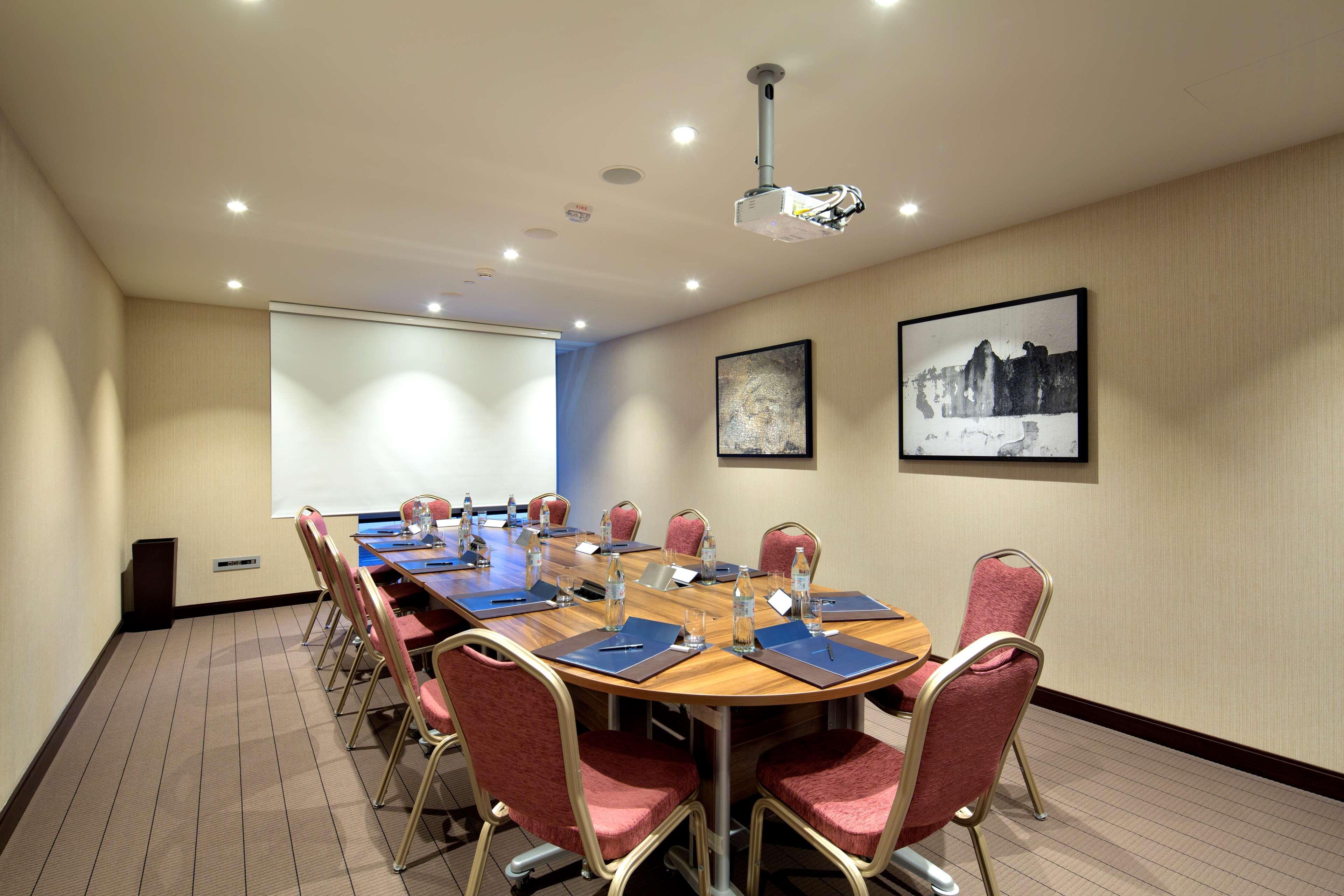 ホテル ヒルトン バトゥミ バトゥーミ エクステリア 写真 A meeting room at the hotel