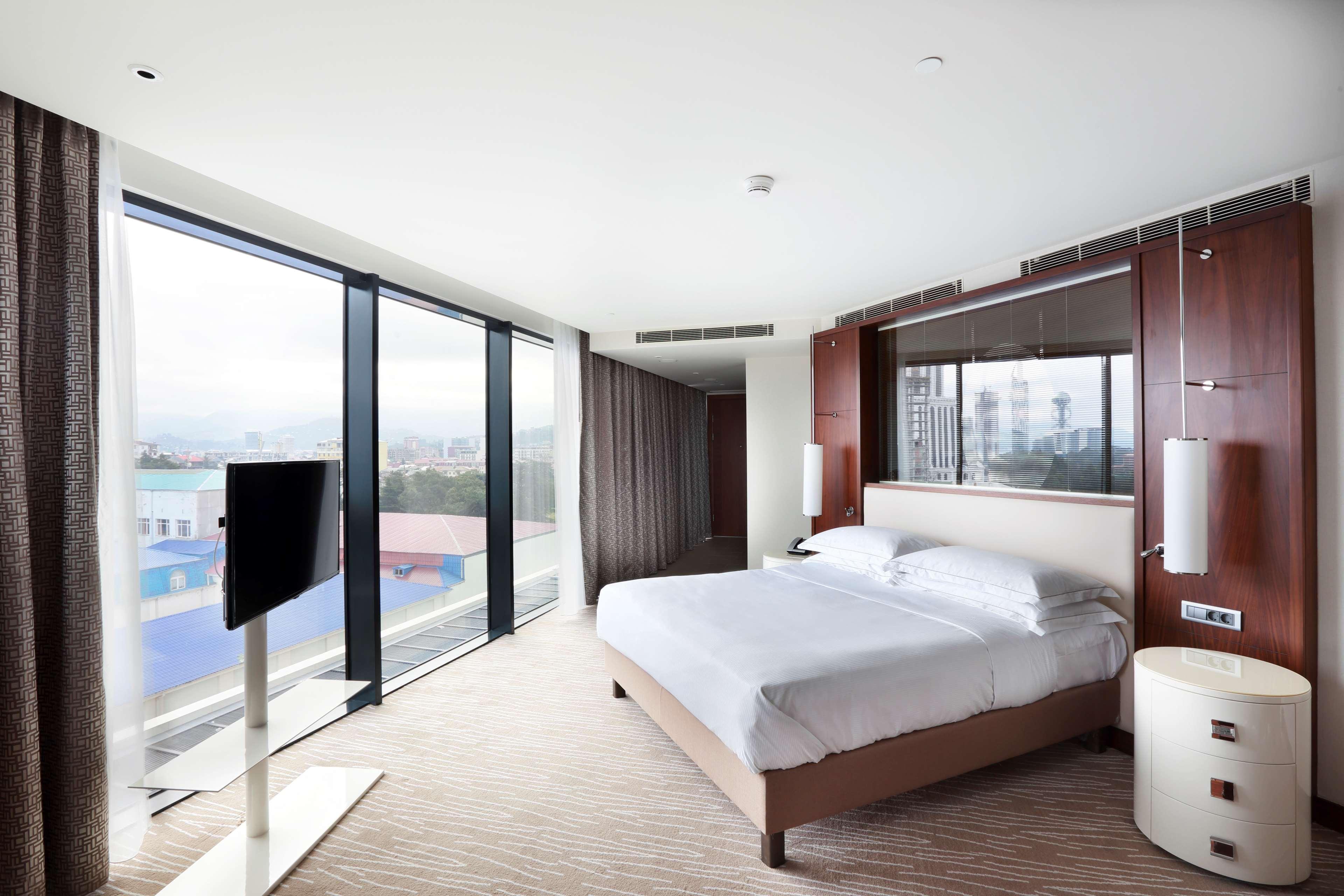 ホテル ヒルトン バトゥミ バトゥーミ エクステリア 写真 A bedroom at the hotel
