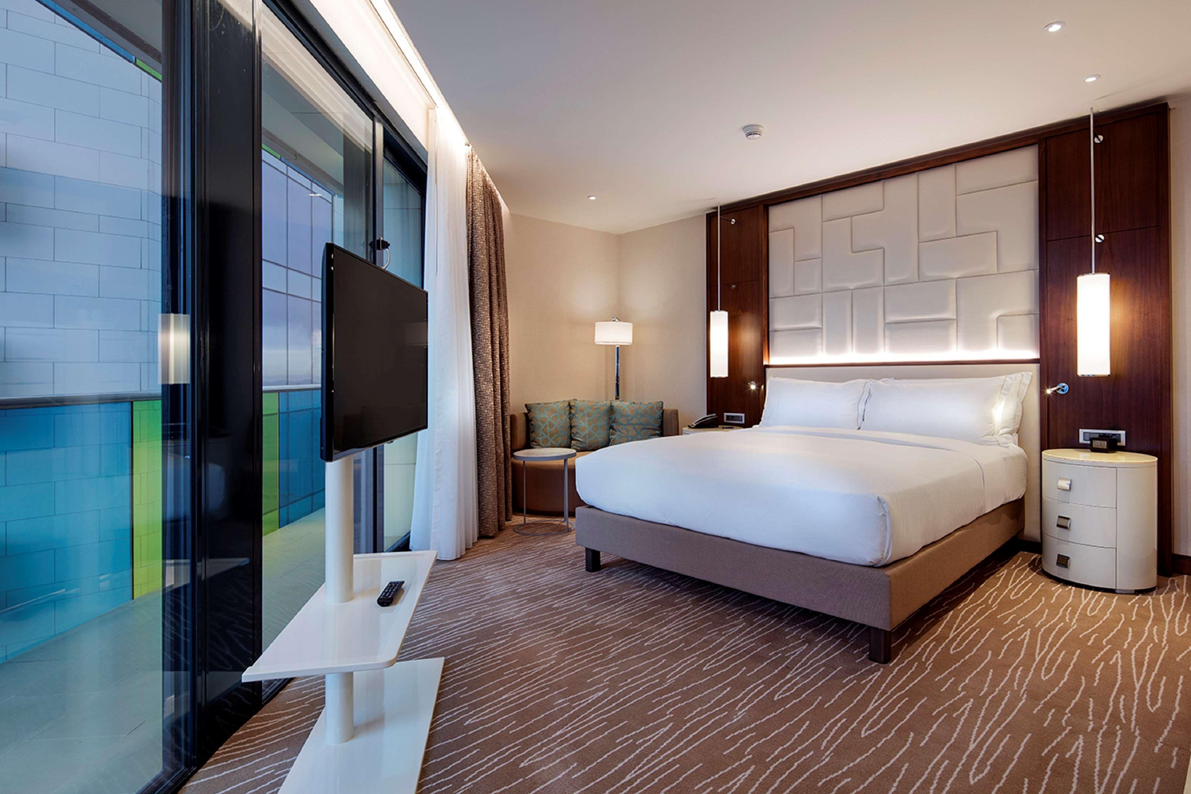ホテル ヒルトン バトゥミ バトゥーミ エクステリア 写真 A bedroom at the hotel