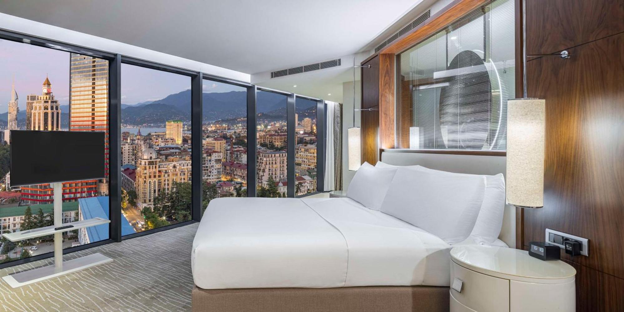 ホテル ヒルトン バトゥミ バトゥーミ エクステリア 写真 A bedroom at the hotel