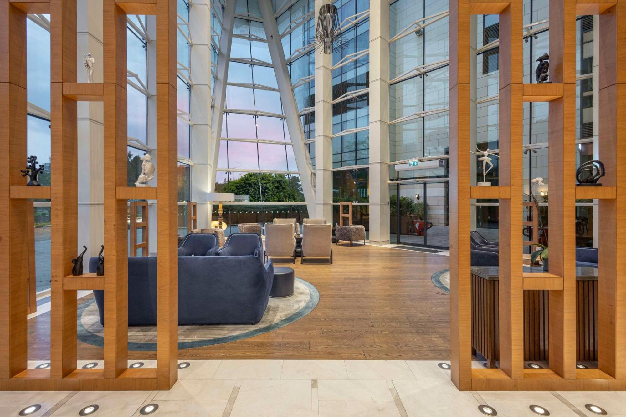 ホテル ヒルトン バトゥミ バトゥーミ エクステリア 写真 The interior of the lounge