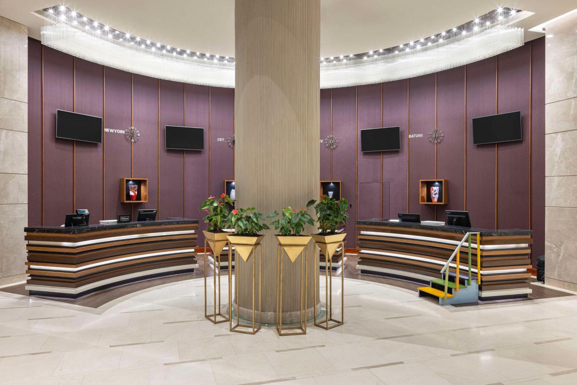 ホテル ヒルトン バトゥミ バトゥーミ エクステリア 写真 The lobby of the hotel